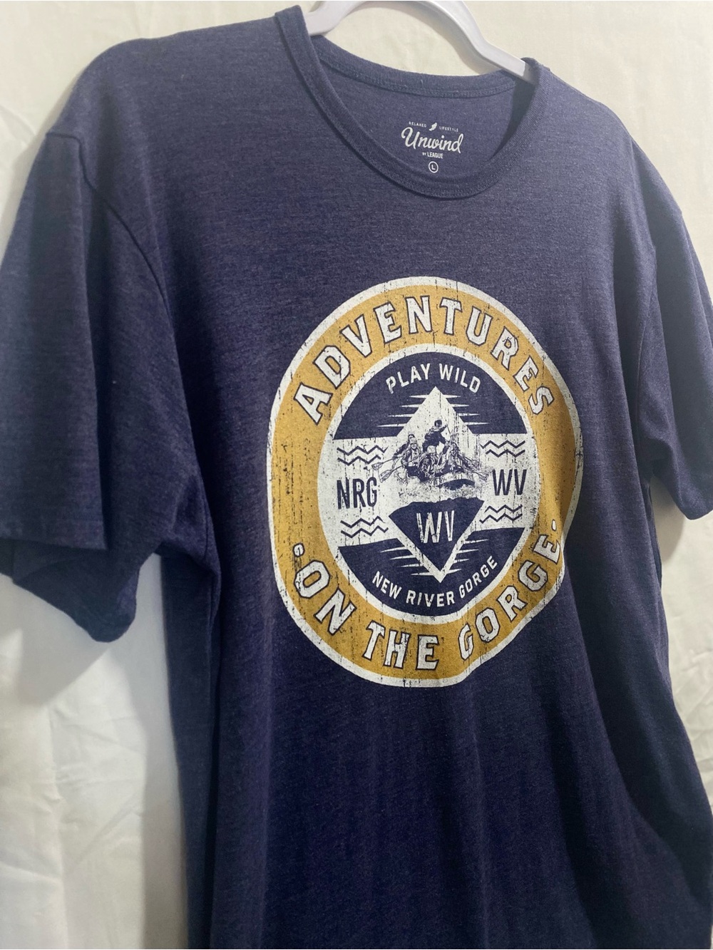 Unwind by League Adventures on the Gorge Graphic Crew Neck Navy Men Large - Picture 3 of 9